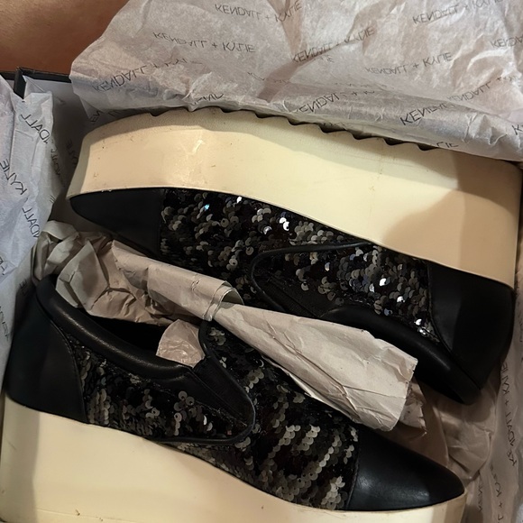 Kendall & Kylie Black Platform Sneaker w/ Sequins. Size 9. Box not included. - Picture 4 of 7